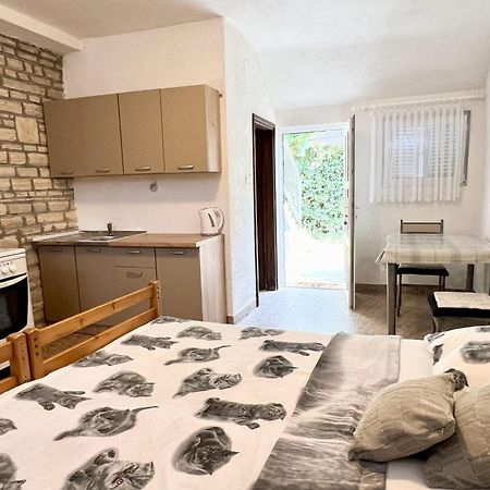 Apartmani Lidija Karin Donji Donji Karin 外观 照片