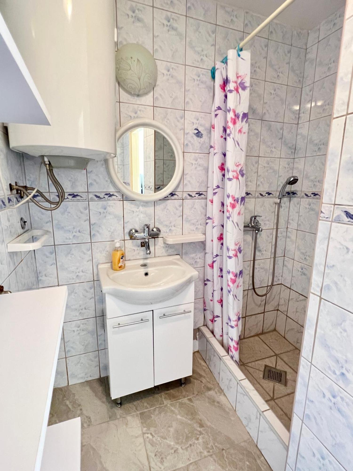 Apartmani Lidija Karin Donji Donji Karin 外观 照片